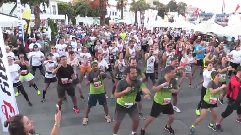 1. ÇAĞDAŞ BODRUM YARI MARATONU KOŞULDU