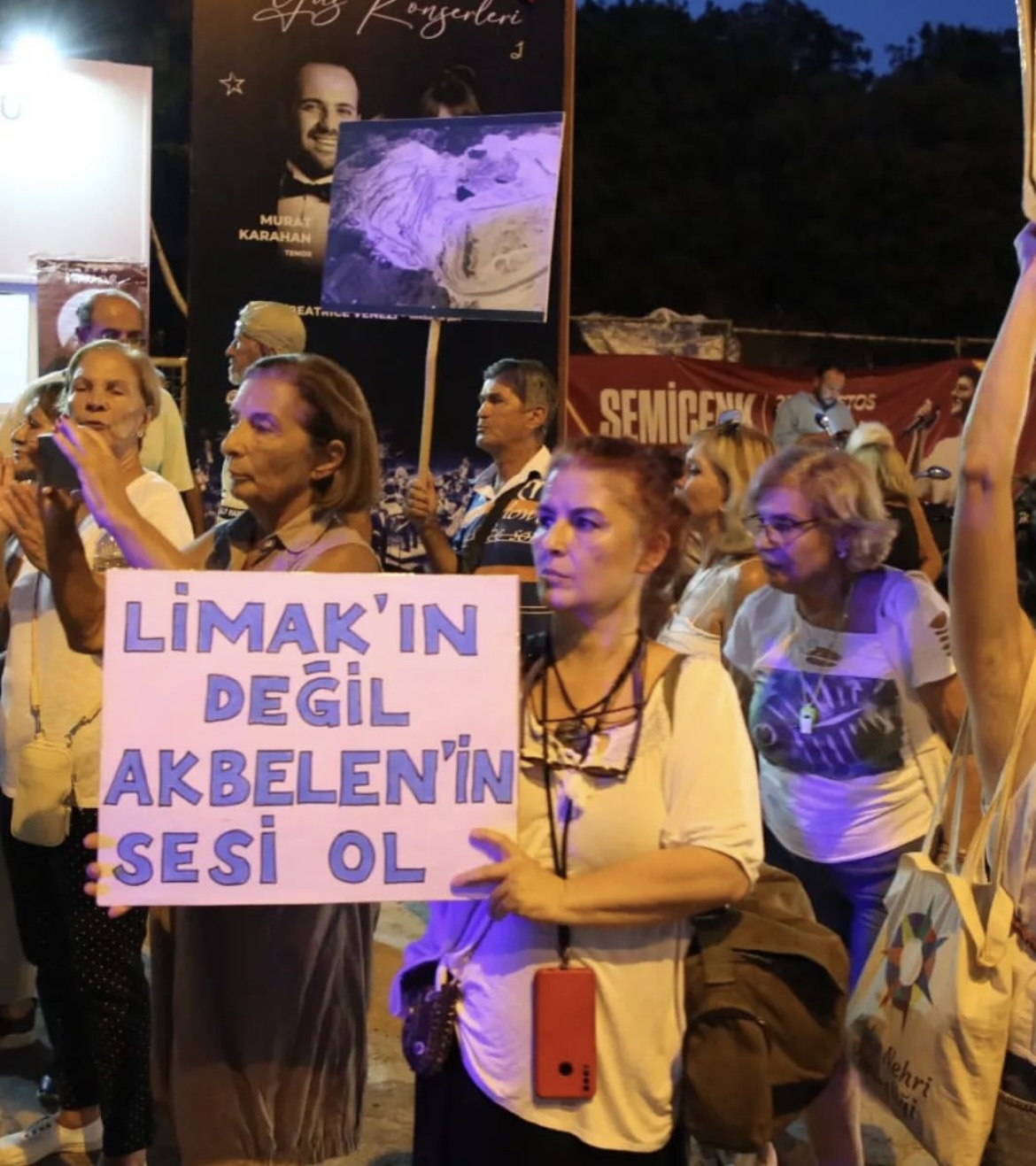 İkizköylüler Bodrum’da konser öncesi Limak’ı protesto etti! 