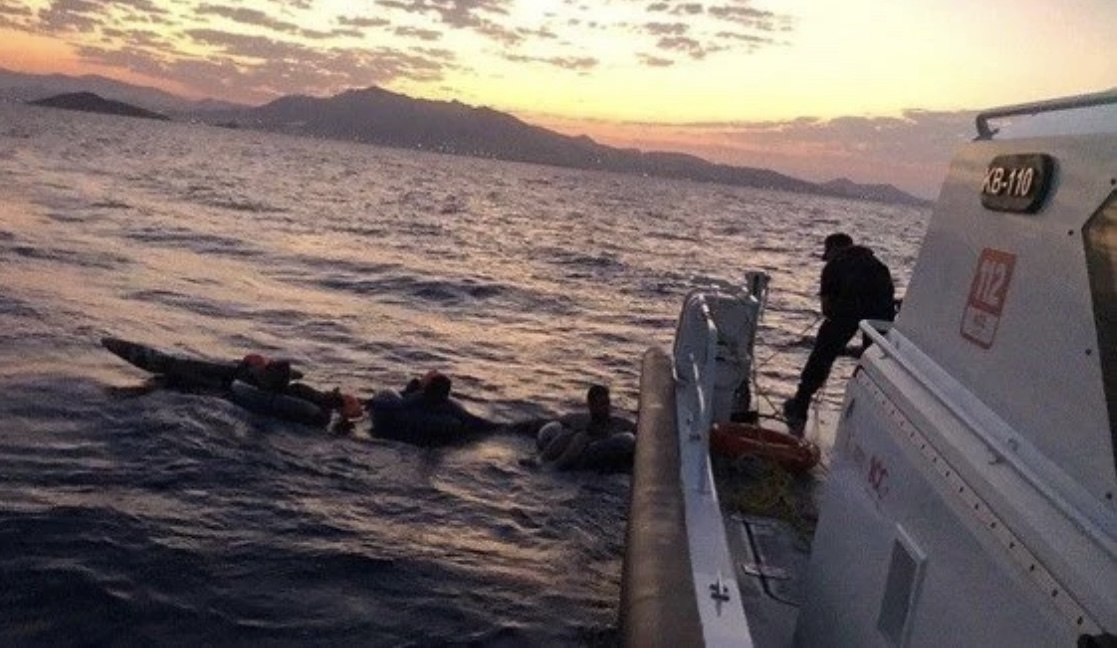 Bodrum'da 20 düzensiz göçmen kurtarıldı, 5'i yakalandı