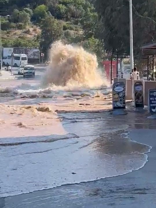 Vatandaşın isyanı! ‘Sular boşa akıyor! Yollar köstebek yuvası!’