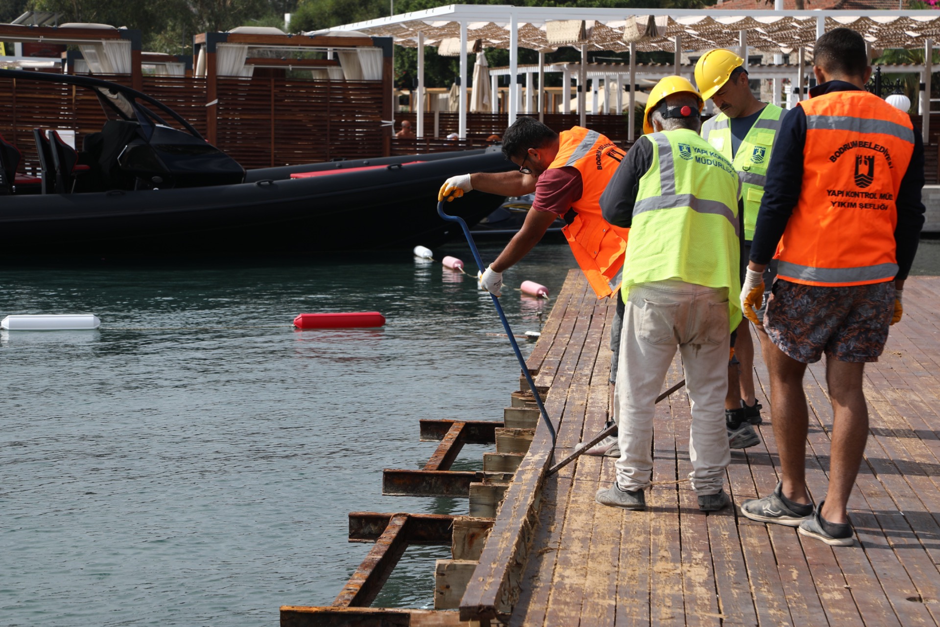 Bodrum’da sosyetenin iskeleleri yıkılıyor