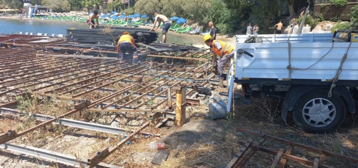 Bodrum'da kaçak iskelelerin kaldırılmasına devam ediliyor