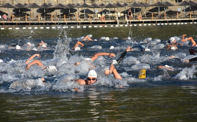 16. Uluslararası Arena Aquamasters Yüzme Şampiyonası sürüyor