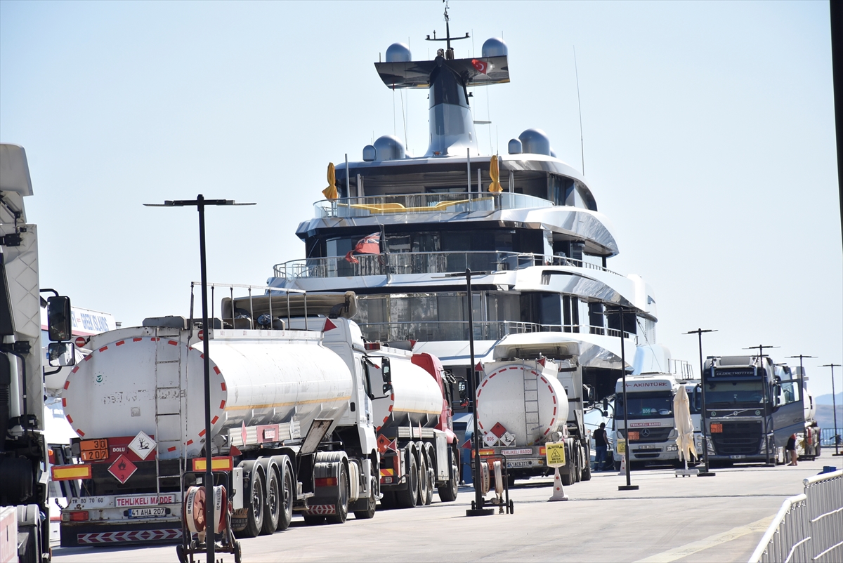 Mega yatlar Bodrum'da yakıt ikmali  yaptı