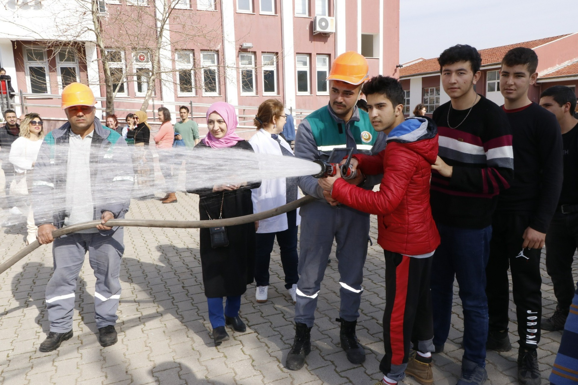 Muğla’da öğretmen ve öğrencilere yangın eğitimi 