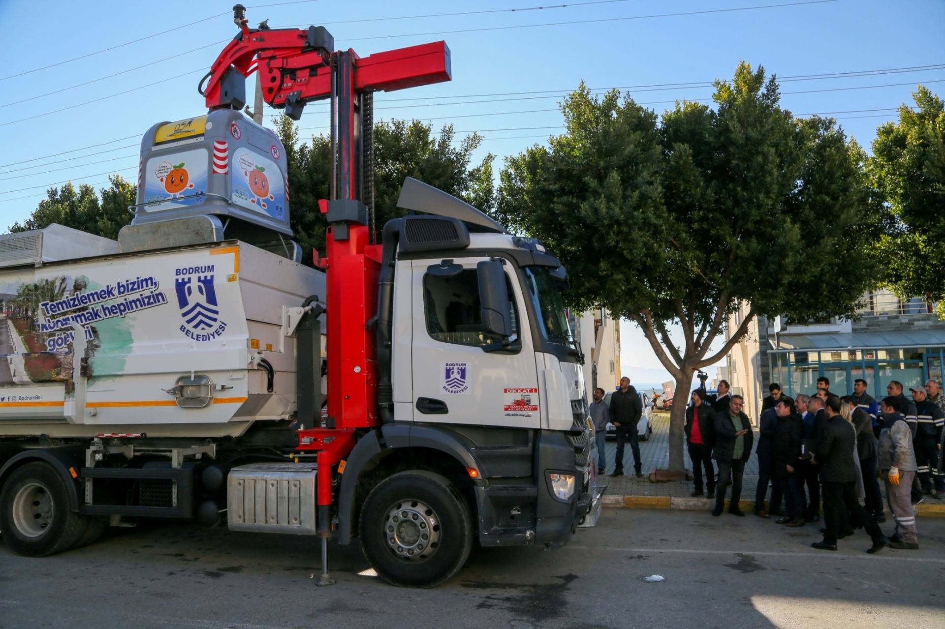 YENİ NESİL KONTEYNIRLAR BODRUM SOKAKLARINDA