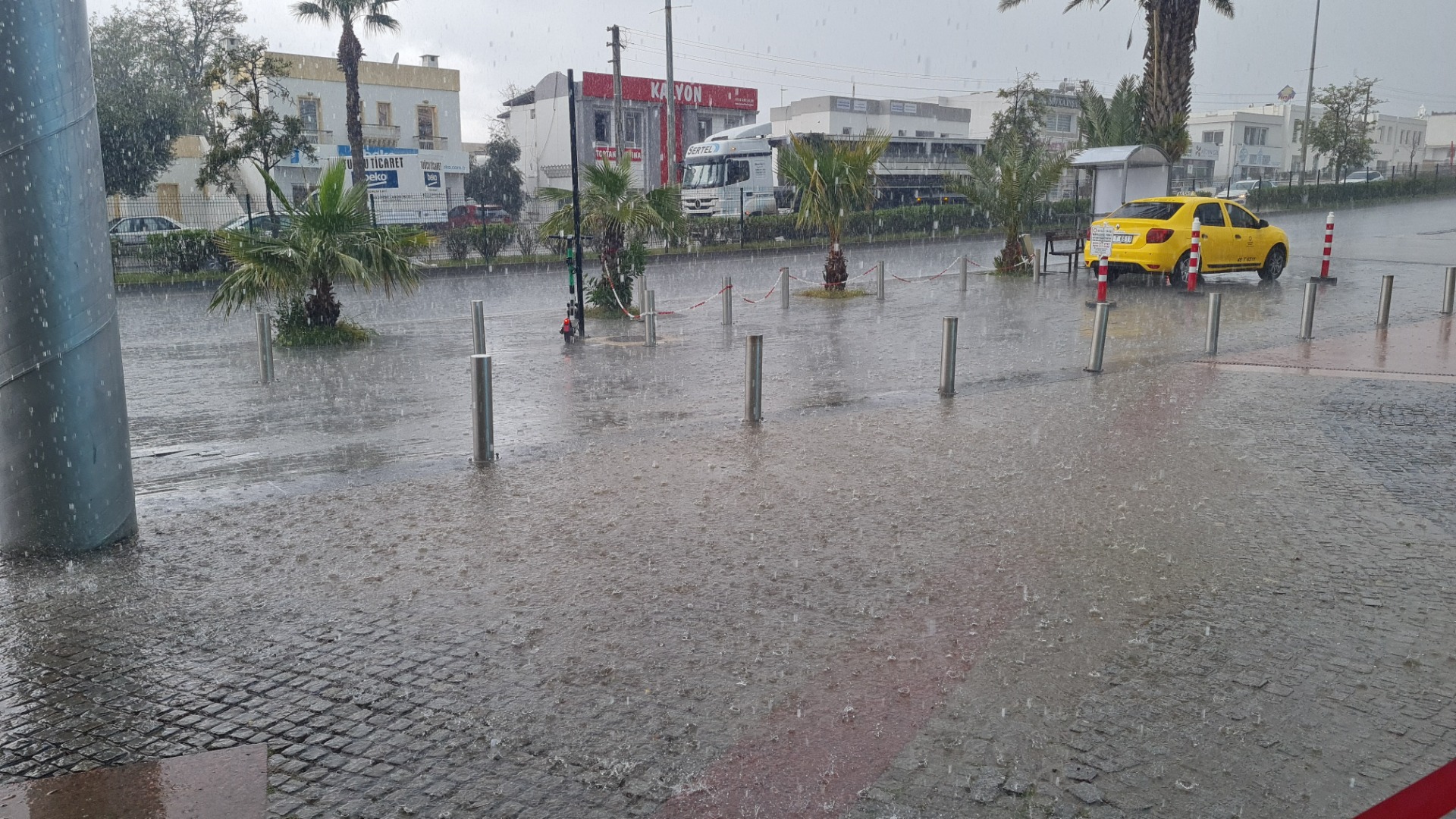 Bodrum'da sağanak ve dolu etkili oldu