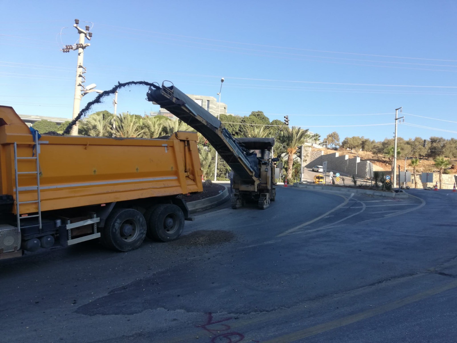 Bodrum'da tepkilere neden olan caddede yol çalışması devam ediyor