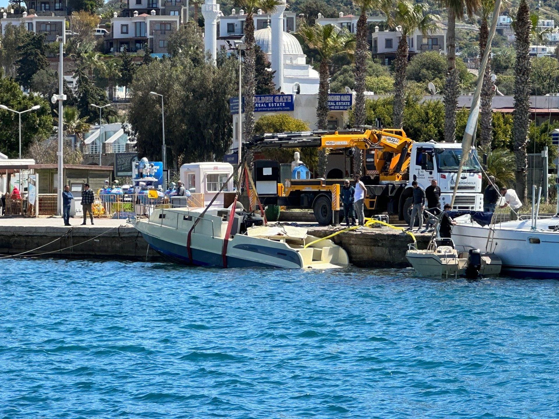 Bodrum’da bir motoryat fırtınada battı