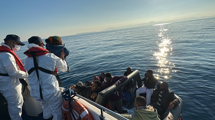  Bodrum'da 65 düzensiz göçmen kurtarıldı