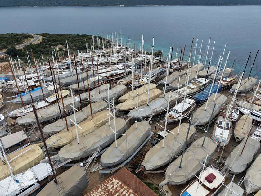 Bodrum'da yat imalatı kışın da aralıksız sürüyor