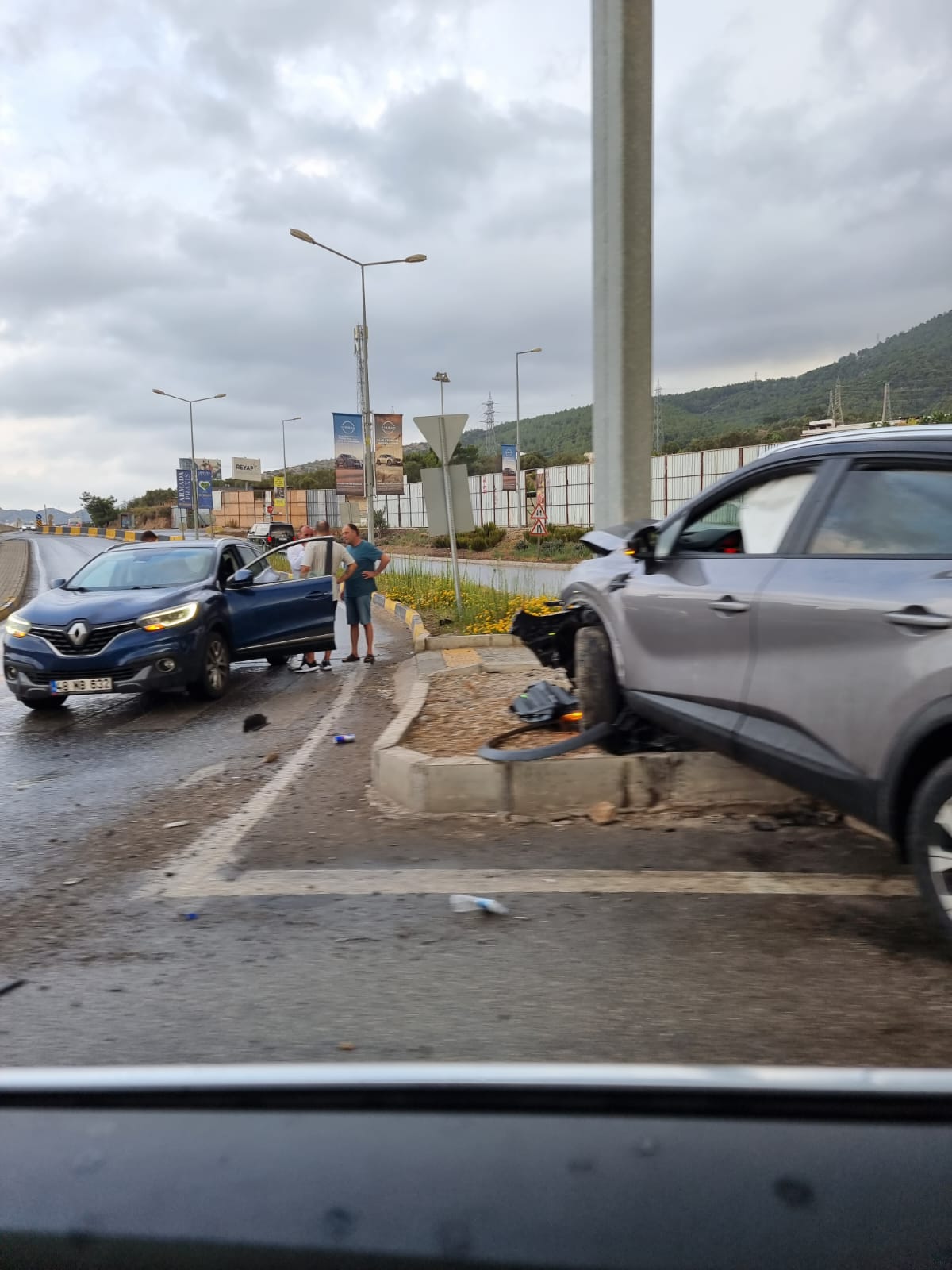 Yarım saatlik yağmur trafiği altüst etti