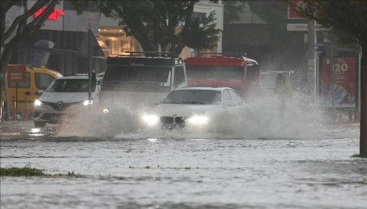 Meteorolojiden çok kuvvetli sağanak yağış uyarısı!