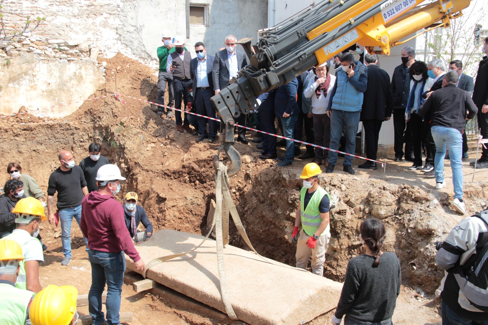 2400 YILLIK LAHİT MEZAR GÜN YÜZÜNE ÇIKTI