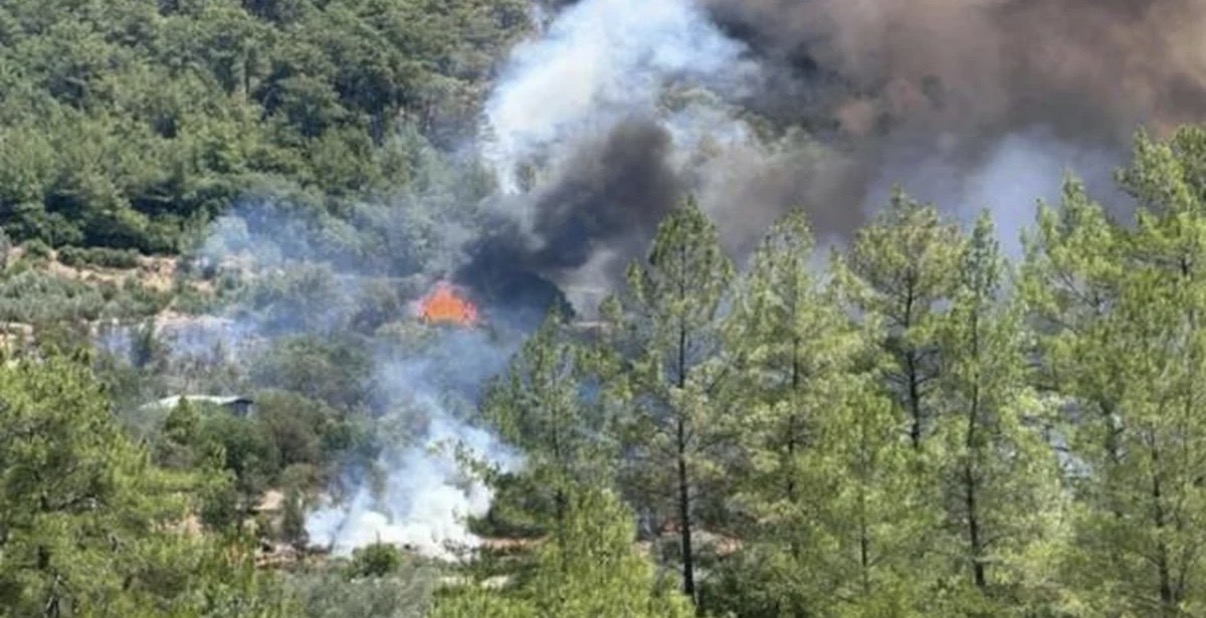 Göcek’te orman yangını : 14 helikopter 5 yangın söndürme uçağı müdahale ediyor