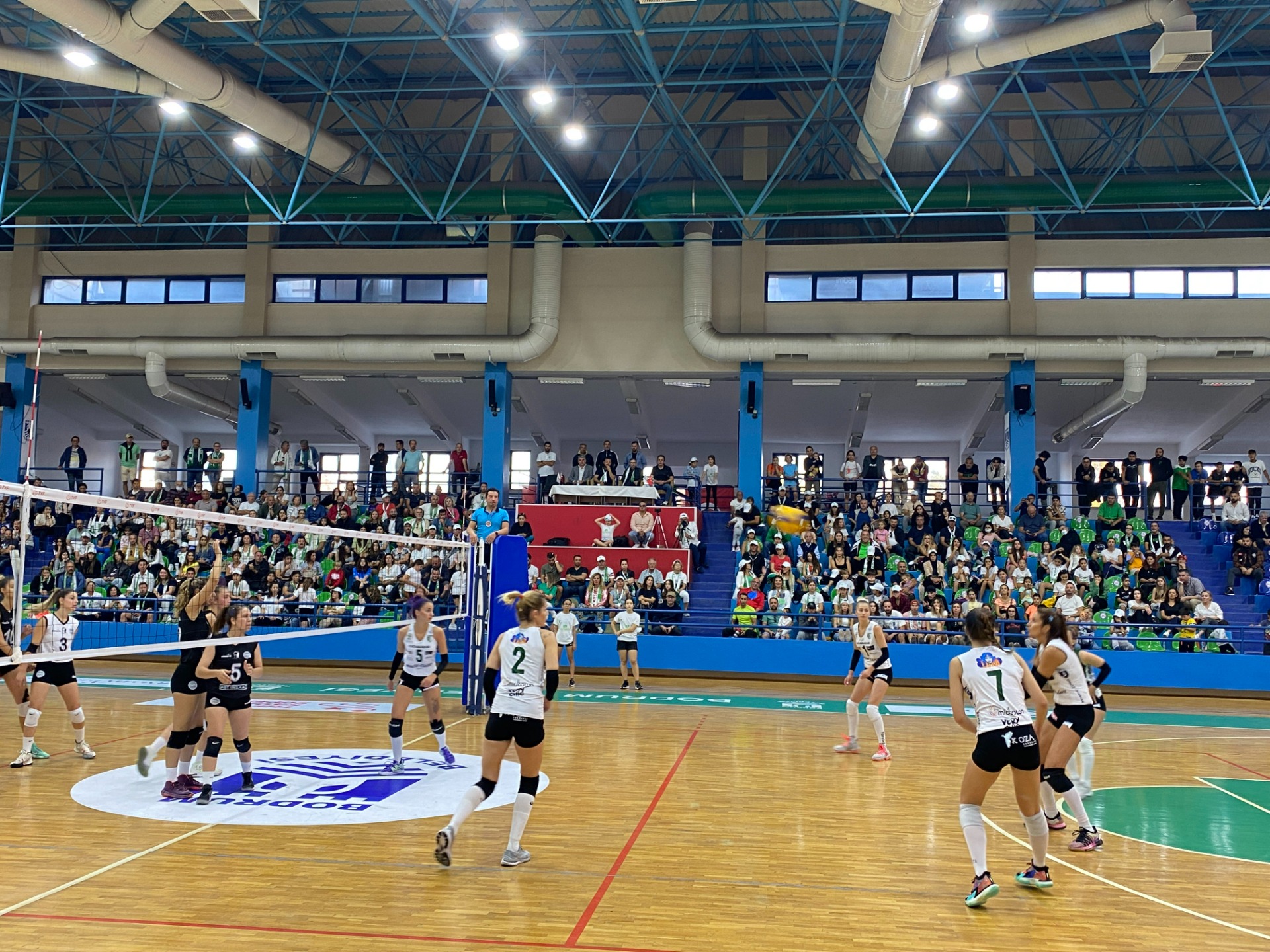 Voleybolda Bodrum’un incileri 2’de 2 yoluna devam ediyor