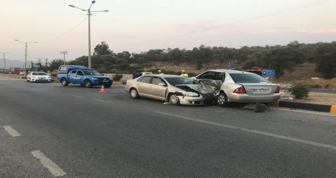 ADABÜKÜ KAVŞAĞI'NDA KORKUNÇ KAZA