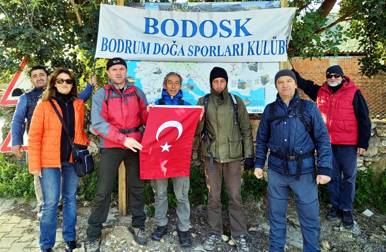 DOĞA SPORU TUTKUNLARI 88 KM'LİK ZAFER YÜRÜYÜŞÜ GERÇEKLEŞTİRDİ