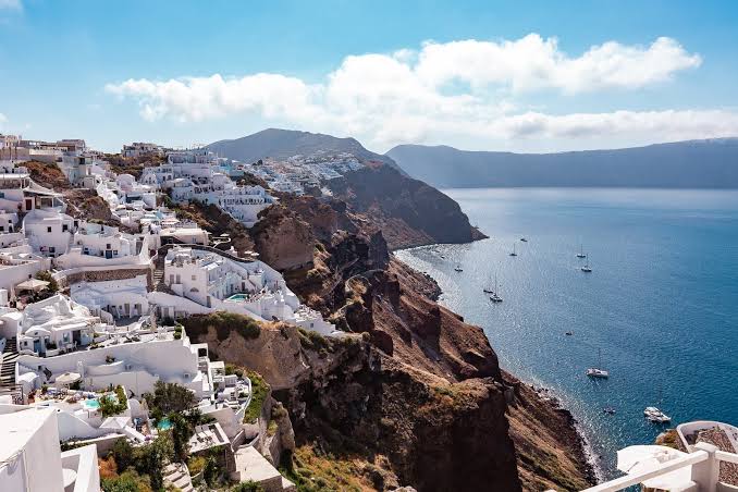 Yunanistan, Santorini'ye kurtarma ekipleri gönderdi