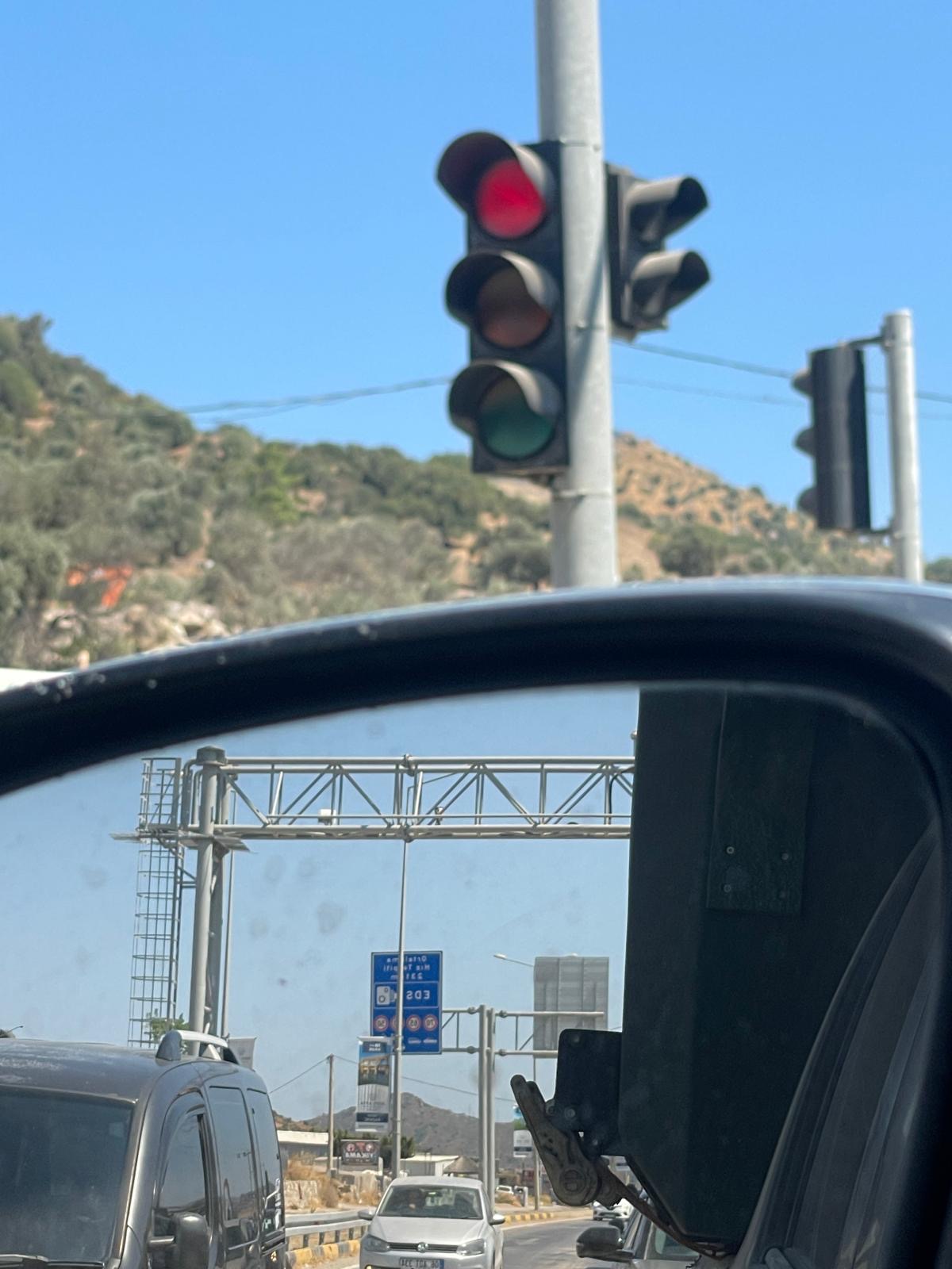 3 Kilometrede 3 Kavşak, 4 Işık…EDS güvenlik için mi? Ceza için mi?