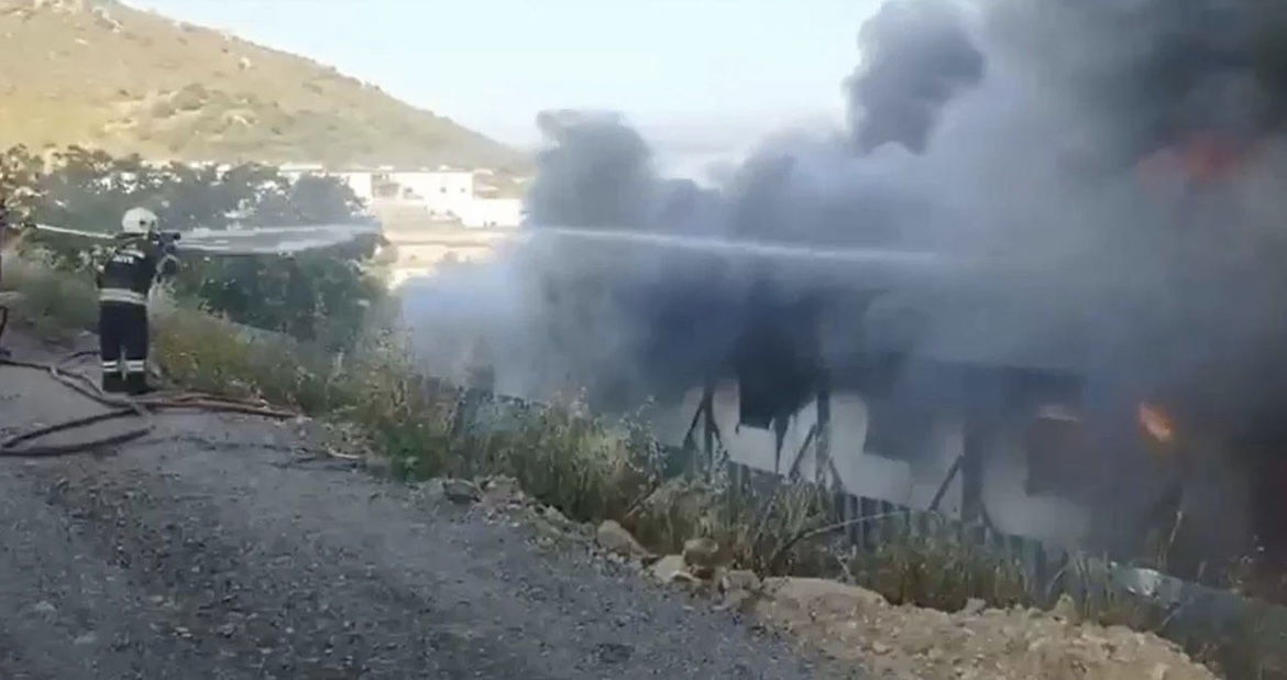 Bodrum'da yangın: 30'a yakın konteyner zarar gördü