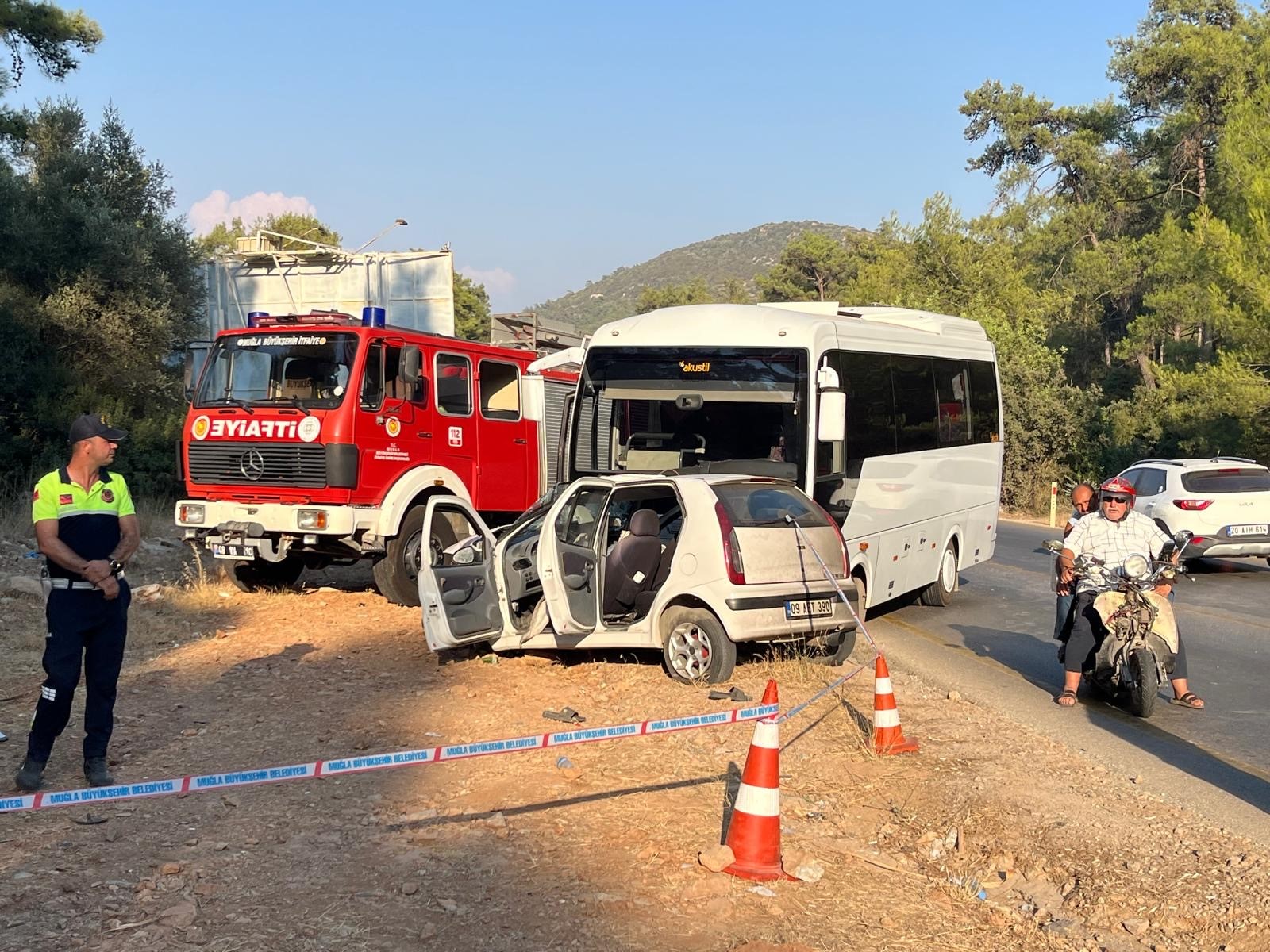 Bodrum’da otomobil ile minibüs kafa kafaya çarpıştı: 1 ölü, 1 yaralı