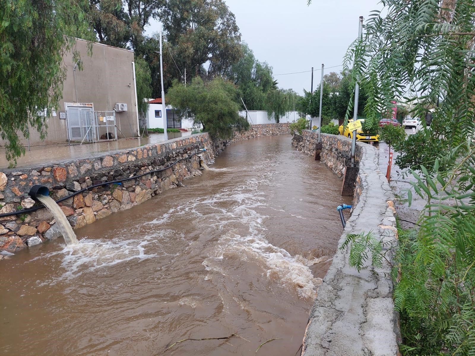 Bodrum sağanak yağmura teslim oldu