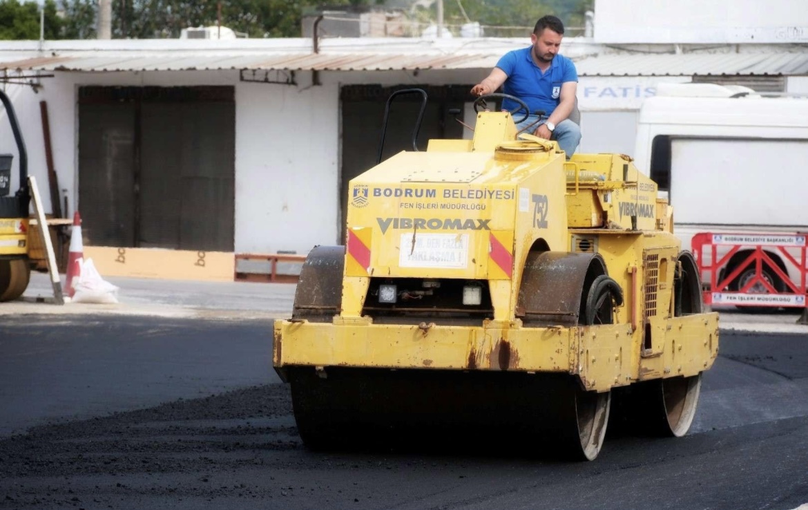 Bodrum genelinde asfalt çalışmaları devam ediyor 