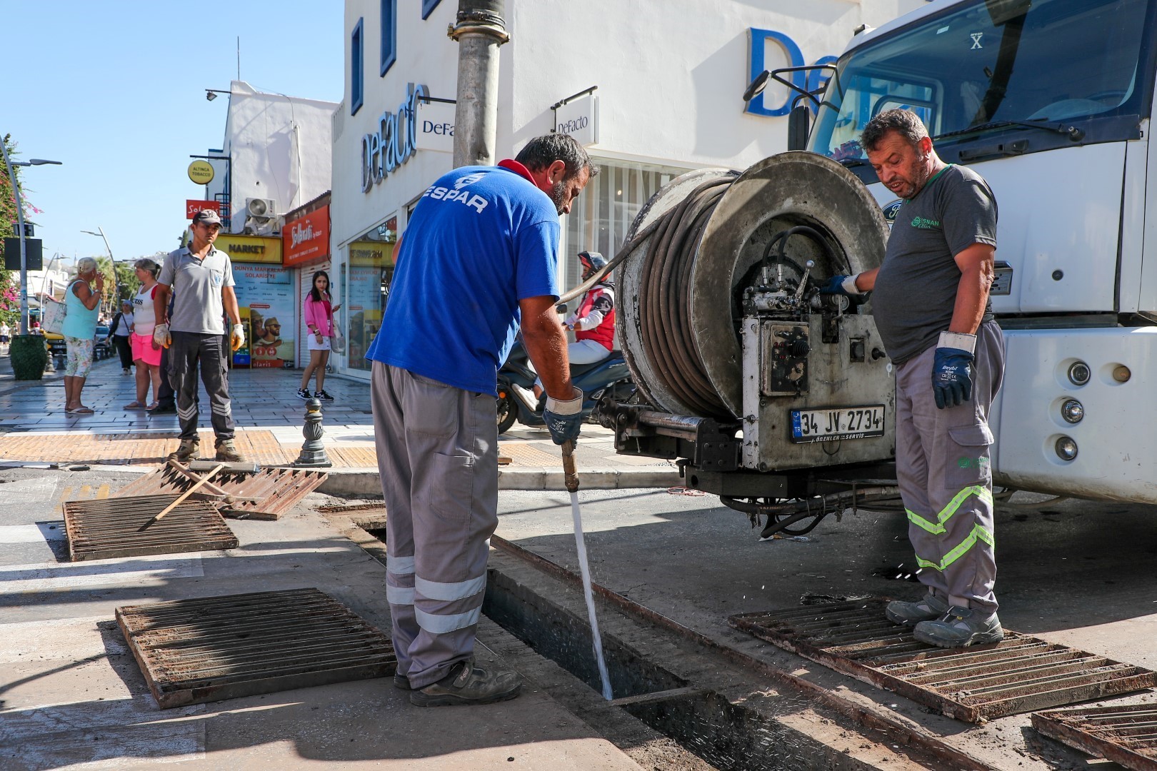 Yağmur öncesi kanal açma ve temizlik çalışmaları başlatıldı 