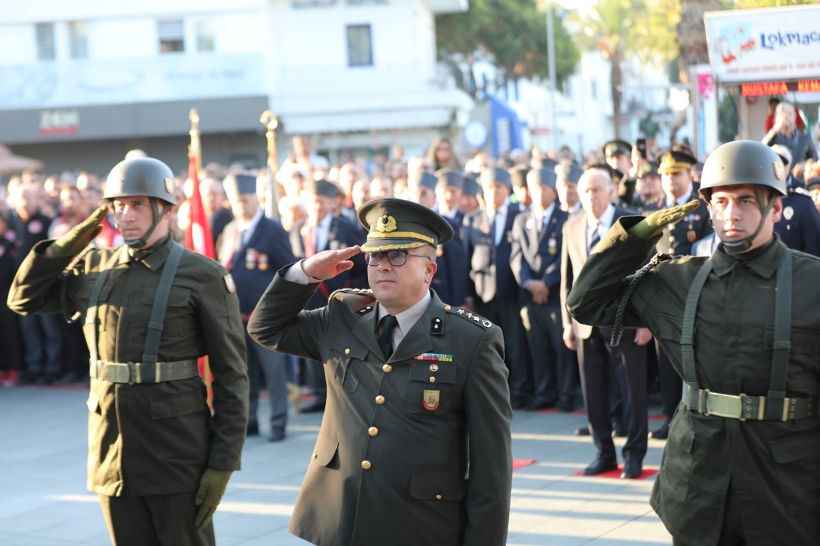 Yüce önderimiz Atatürk, Bodrum’da düzenlenen törenle anıldı