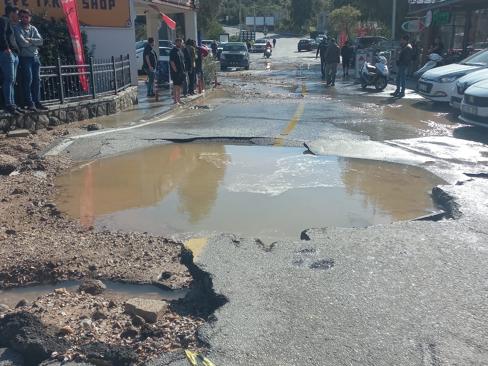 Bodrum’da tonlarca su yine boşuna aktı! 