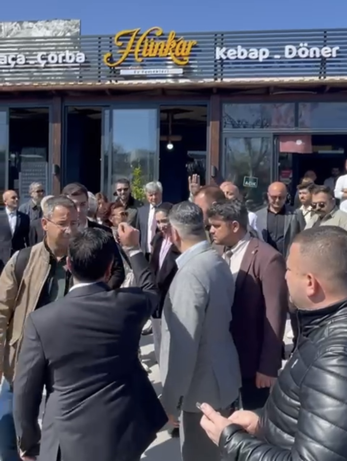 İYİ Parti Adayı Süer ile Bodrum Belediye Başkanı Ahmet Aras’ın tartışması olay oldu! 