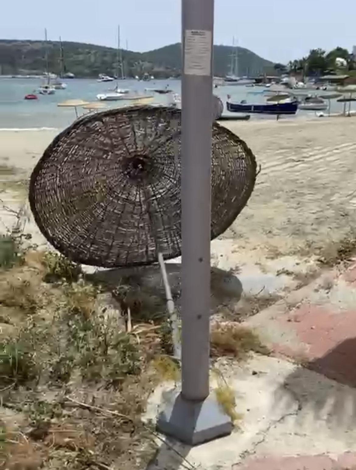 Gecekondu Plaj, Bitez’de tehlike saçtı!