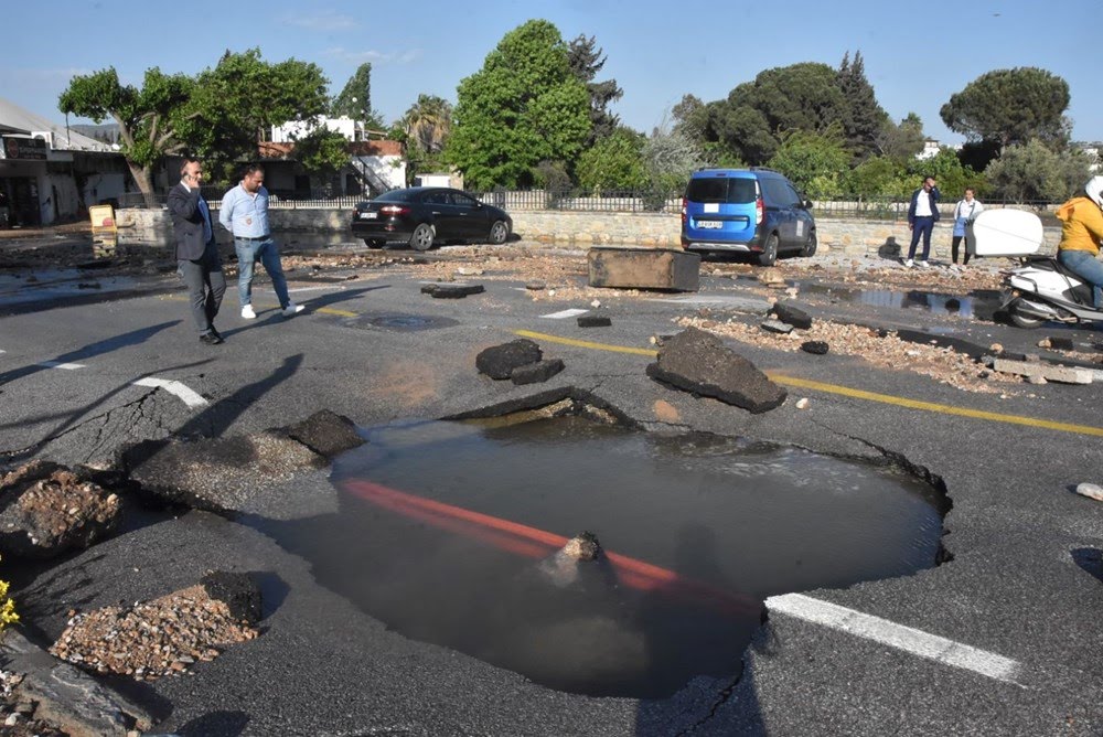 Vatandaşın isyanı! ‘Sular boşa akıyor! Yollar köstebek yuvası!’