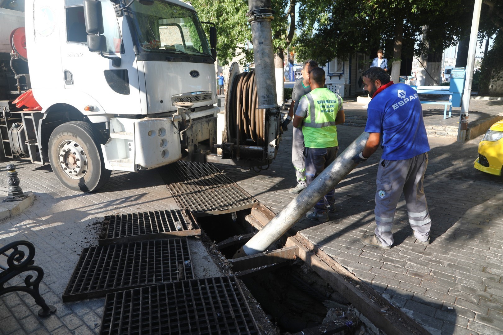 Yağmur öncesi kanal açma ve temizlik çalışmaları başlatıldı 