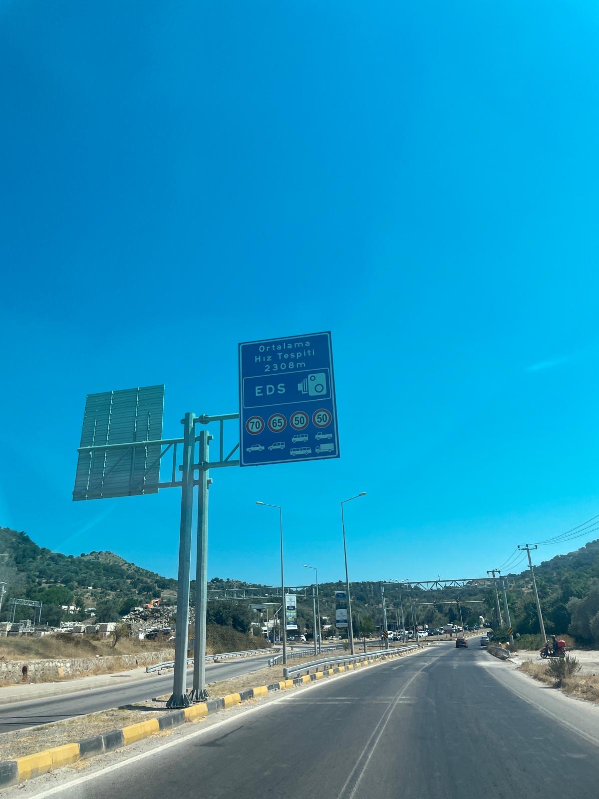 3 Kilometrede 3 Kavşak, 4 Işık…EDS güvenlik için mi? Ceza için mi?
