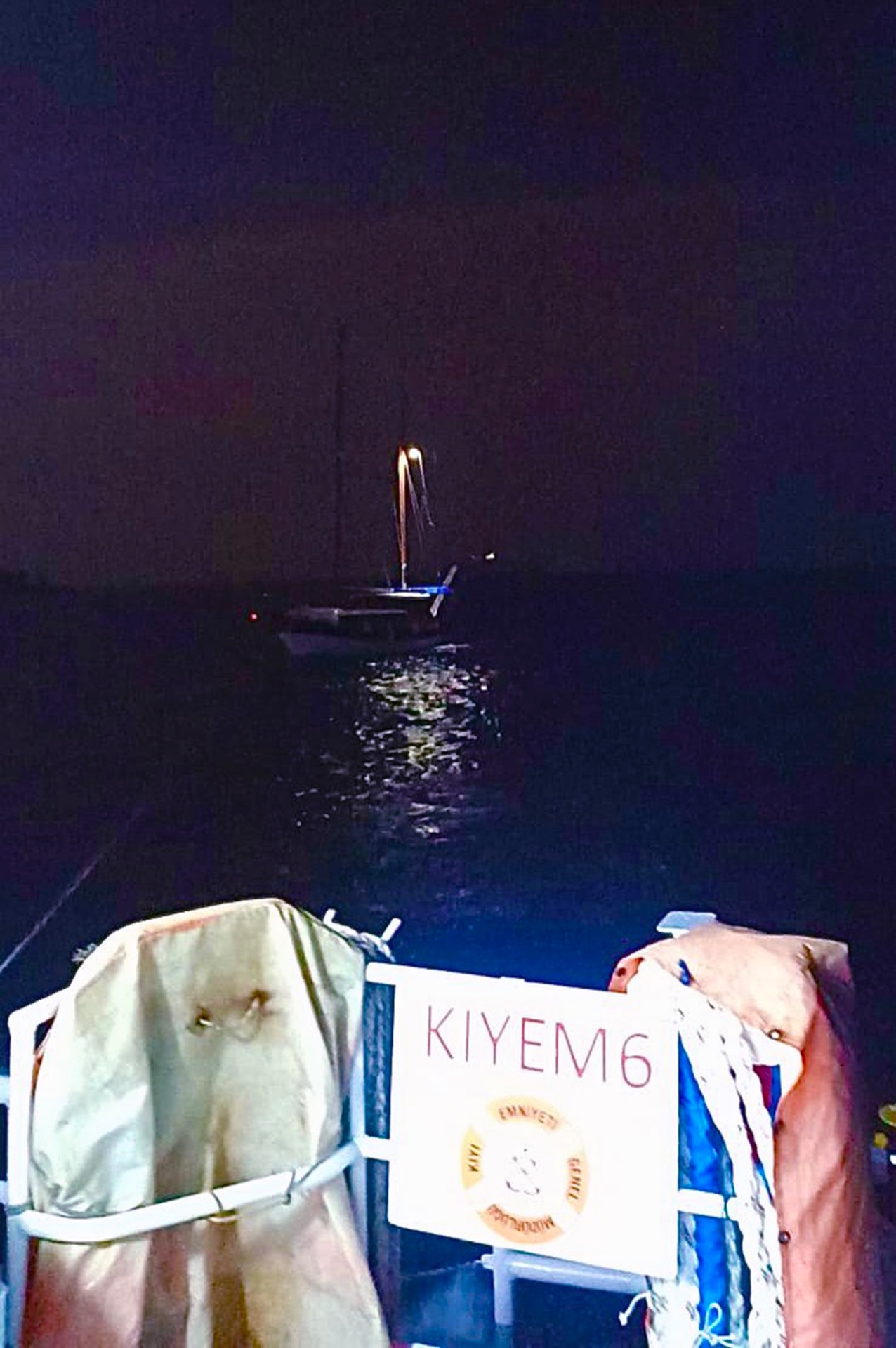  Arıza yapan 17 metrelik tekneyi KIYEM ekipleri kurtardı