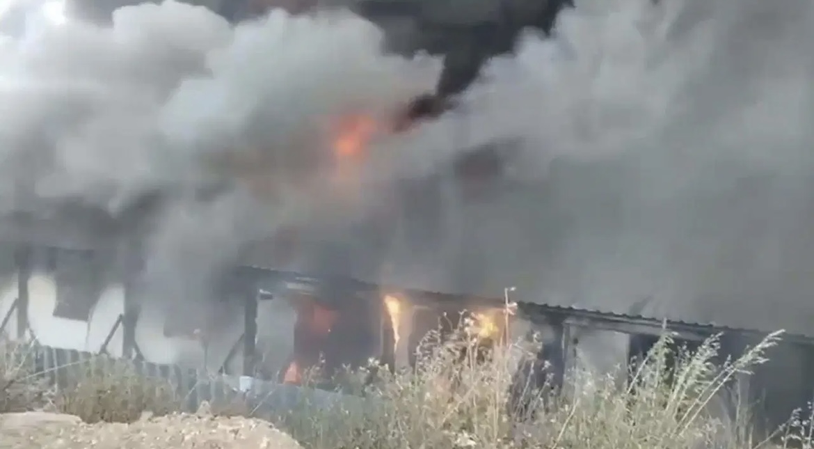Bodrum'da yangın: 30'a yakın konteyner zarar gördü