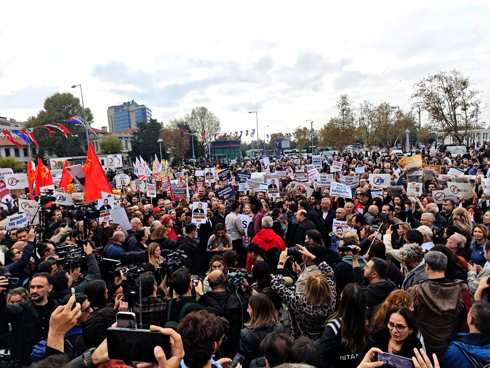Kadıköy’de Basın Özgürlüğü Eylemi: “Tutuklu Gazetecilere Özgürlük”