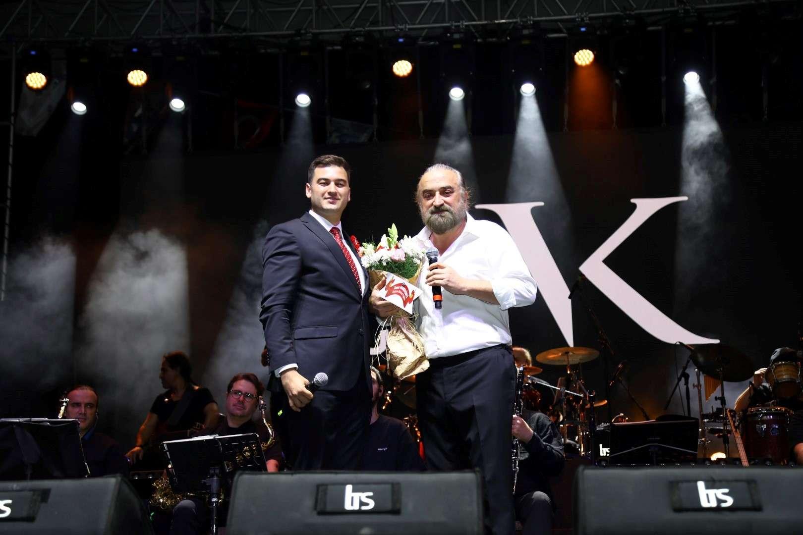 “29 Ekim” Bodrum’da Volkan Konak ve Yaşar konseri ile kutlandı