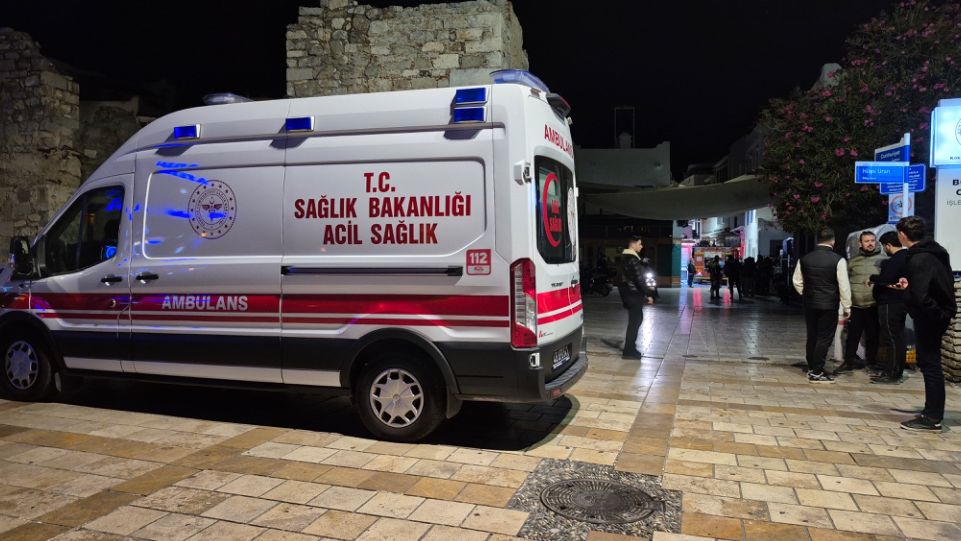 Bodrum'da cinnet getiren şahıs kardeşinin bulunduğu marketi ateşe verdi: 1 ölü, 5 yaralı