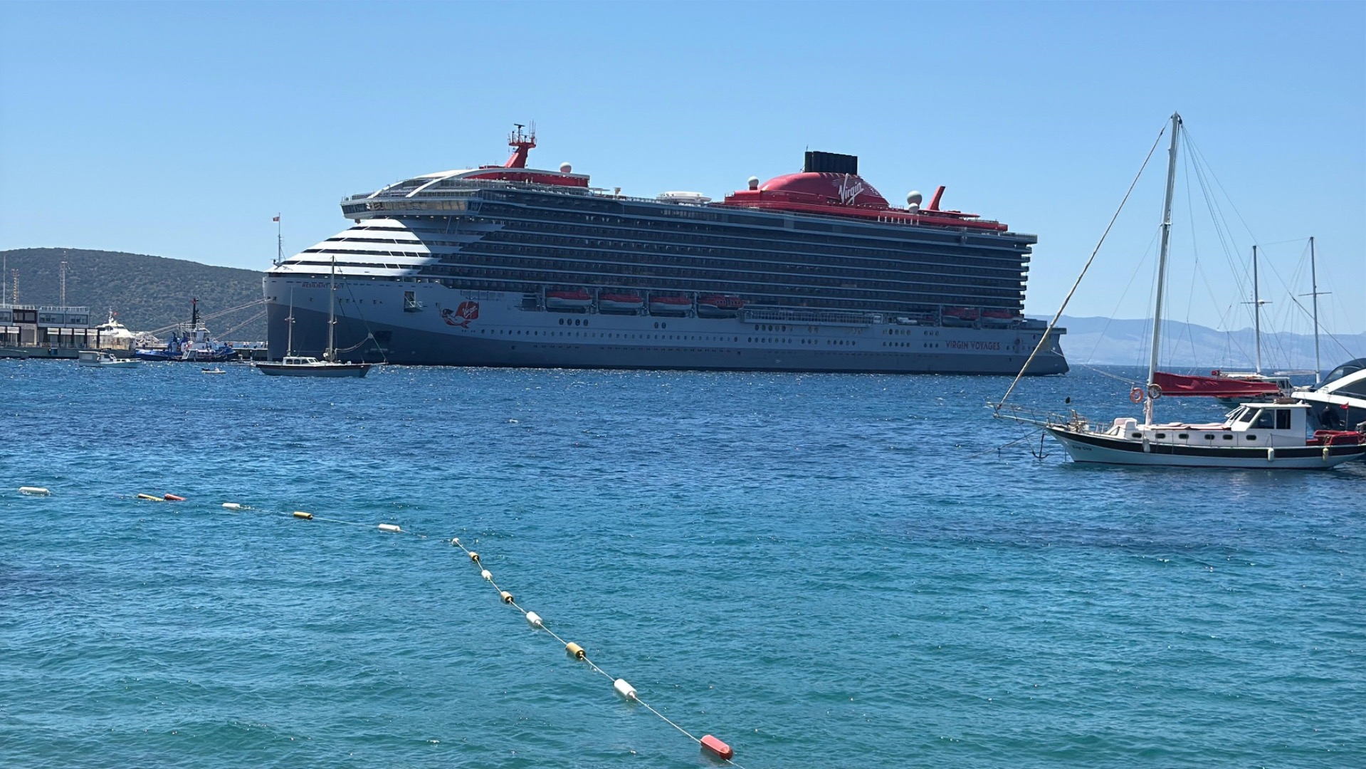 Bahamalar bayraklı kruvaziyer Bodrum'a demir attı