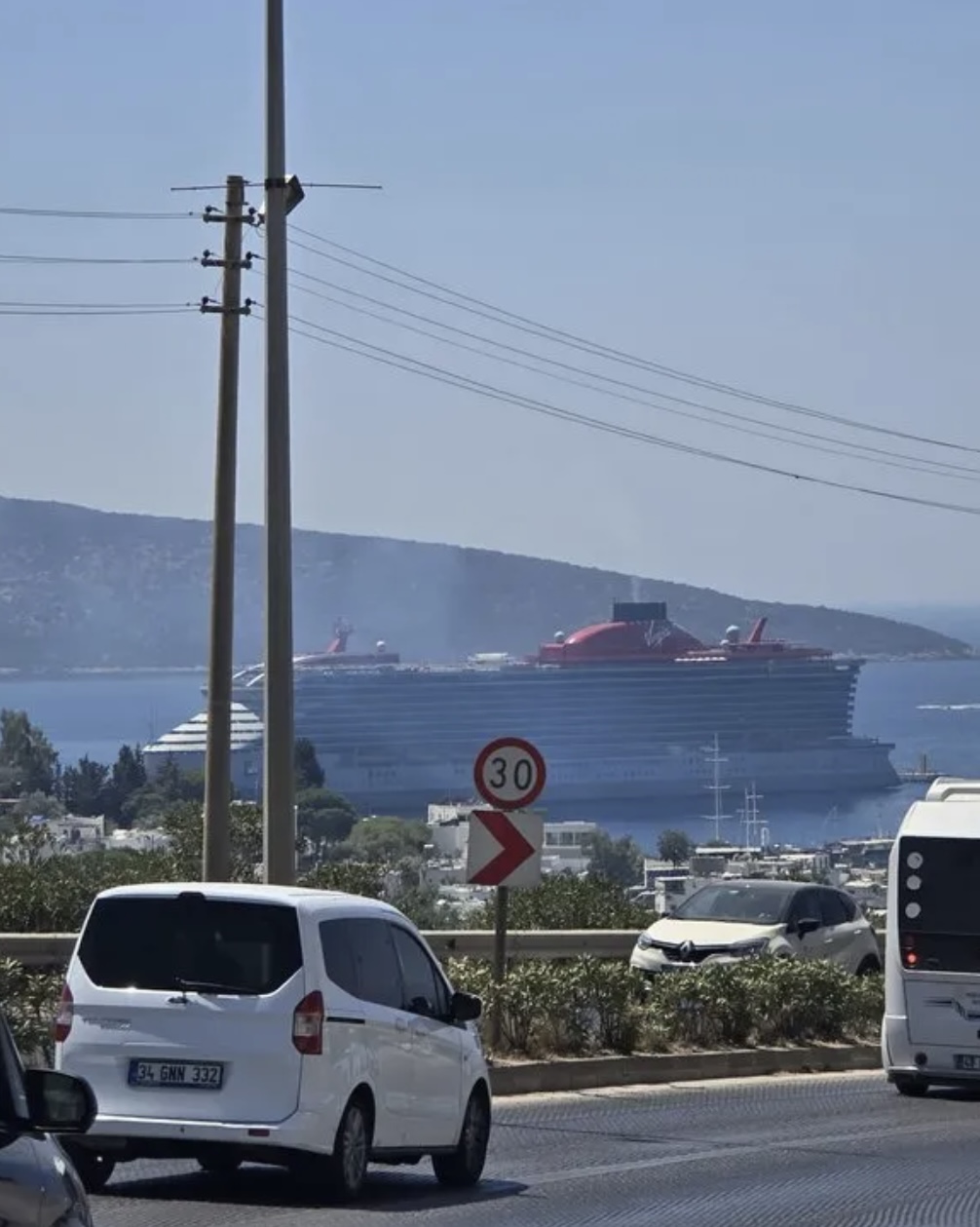 Bodrum'a dev kruvaziyer ile 2600 yolcu geldi