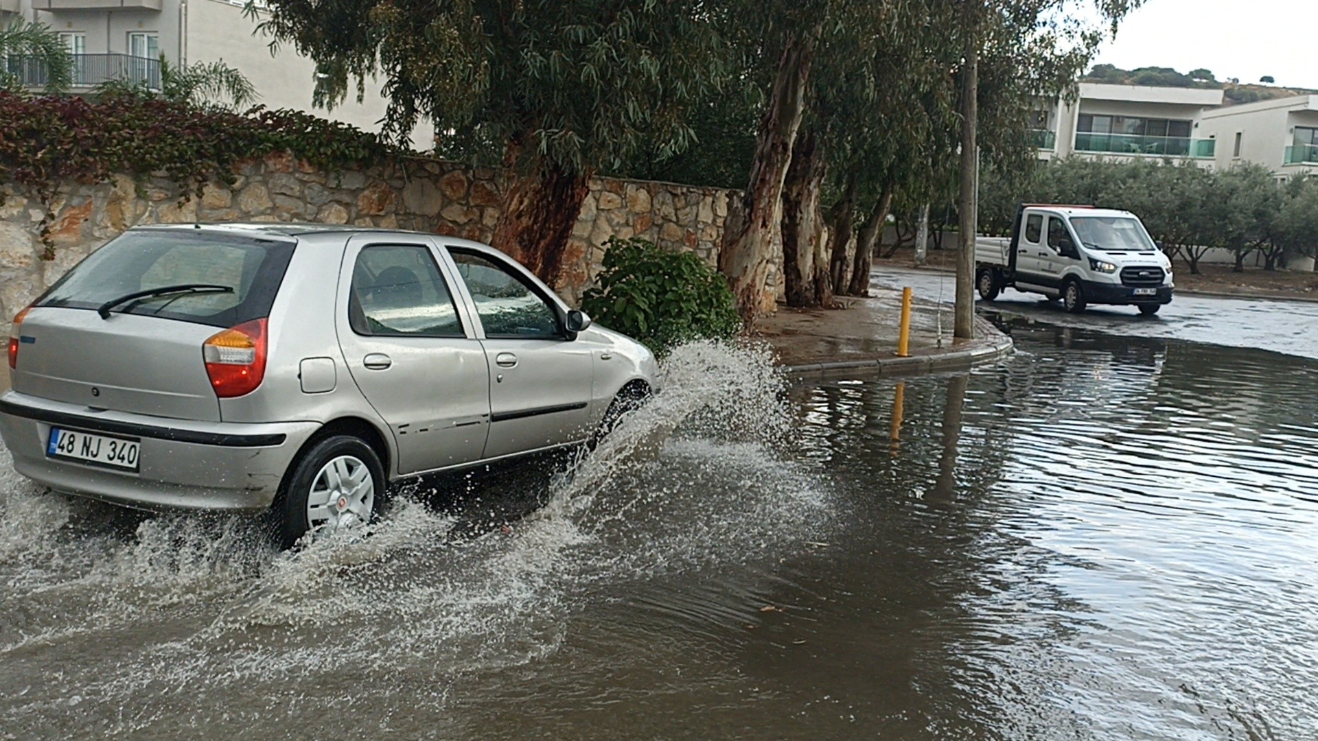  Bodrum'da güneşli ve sıcak hava, yerini yağmura bıraktı