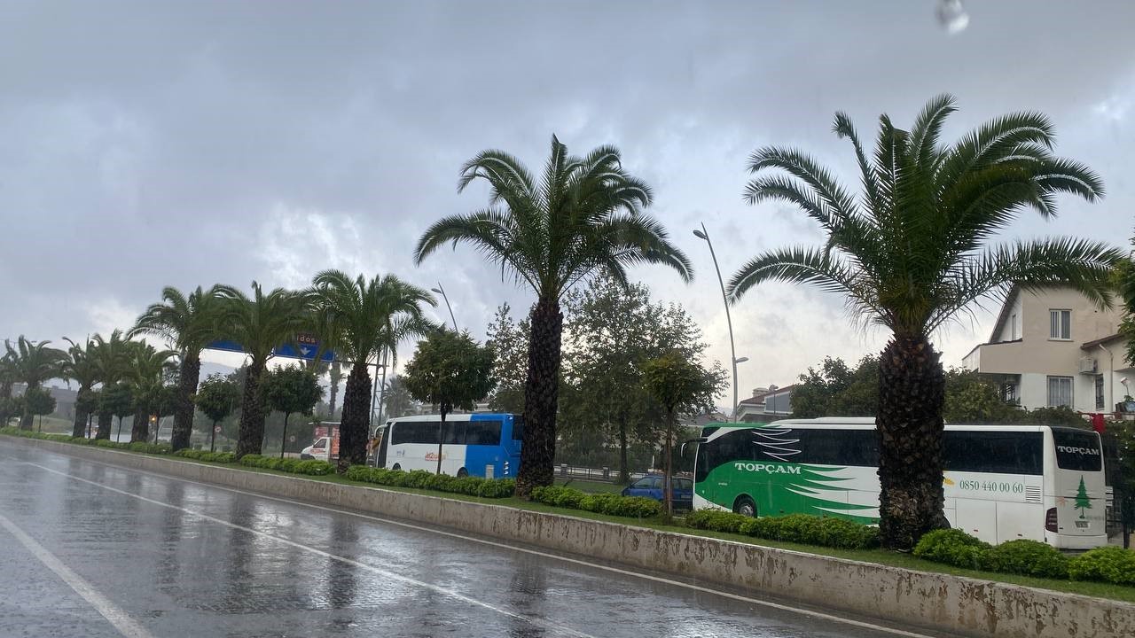 Muğla’da dolu, yağmur, fırtına sonrası hortum