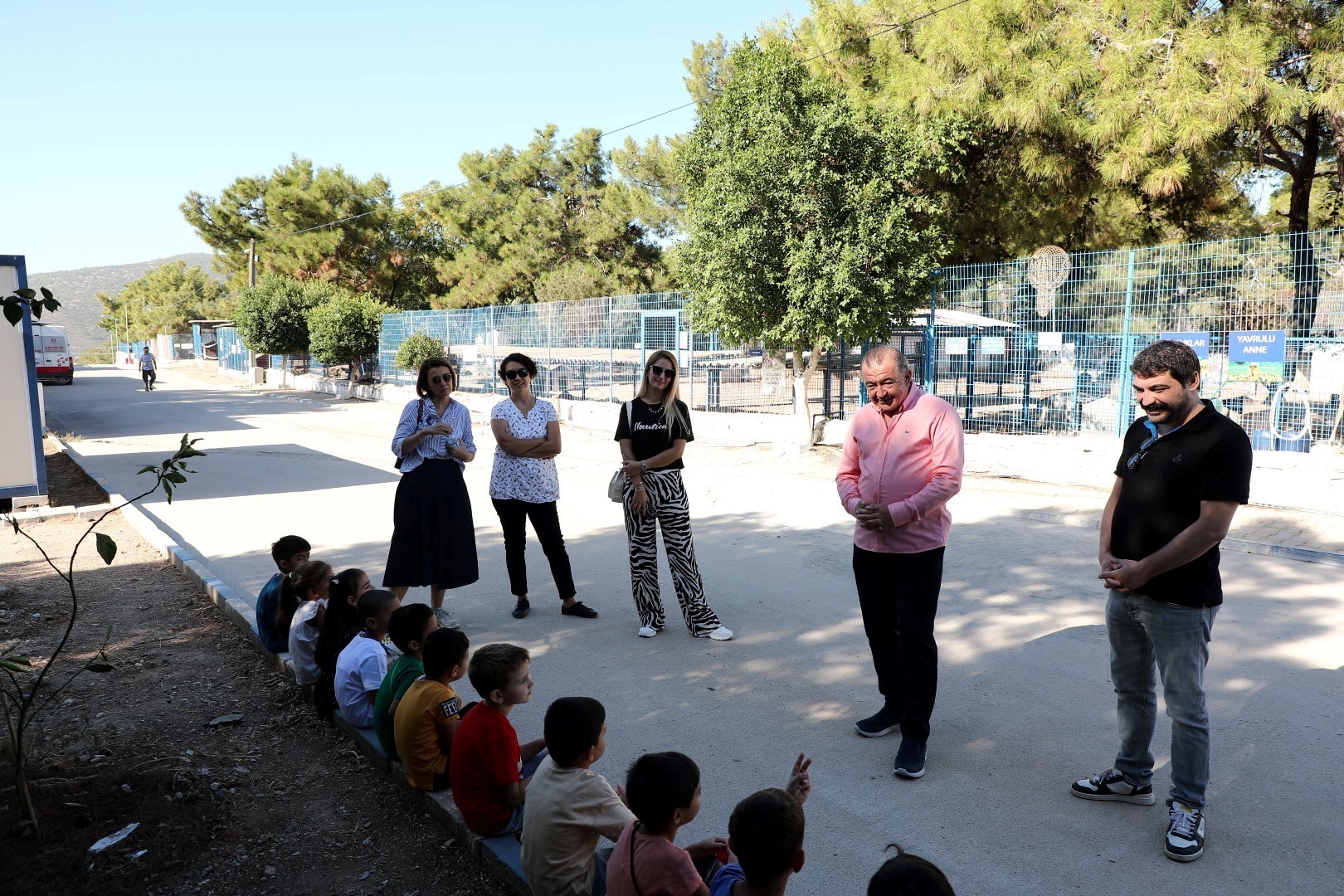 Bodrum'da 186 öğrenci patili dostlarıyla vakit geçirdi