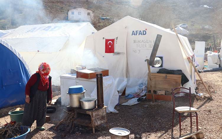 Depremzedelerin oy kullanabilmeleri için 'yeni adres beyanı' açıklaması!