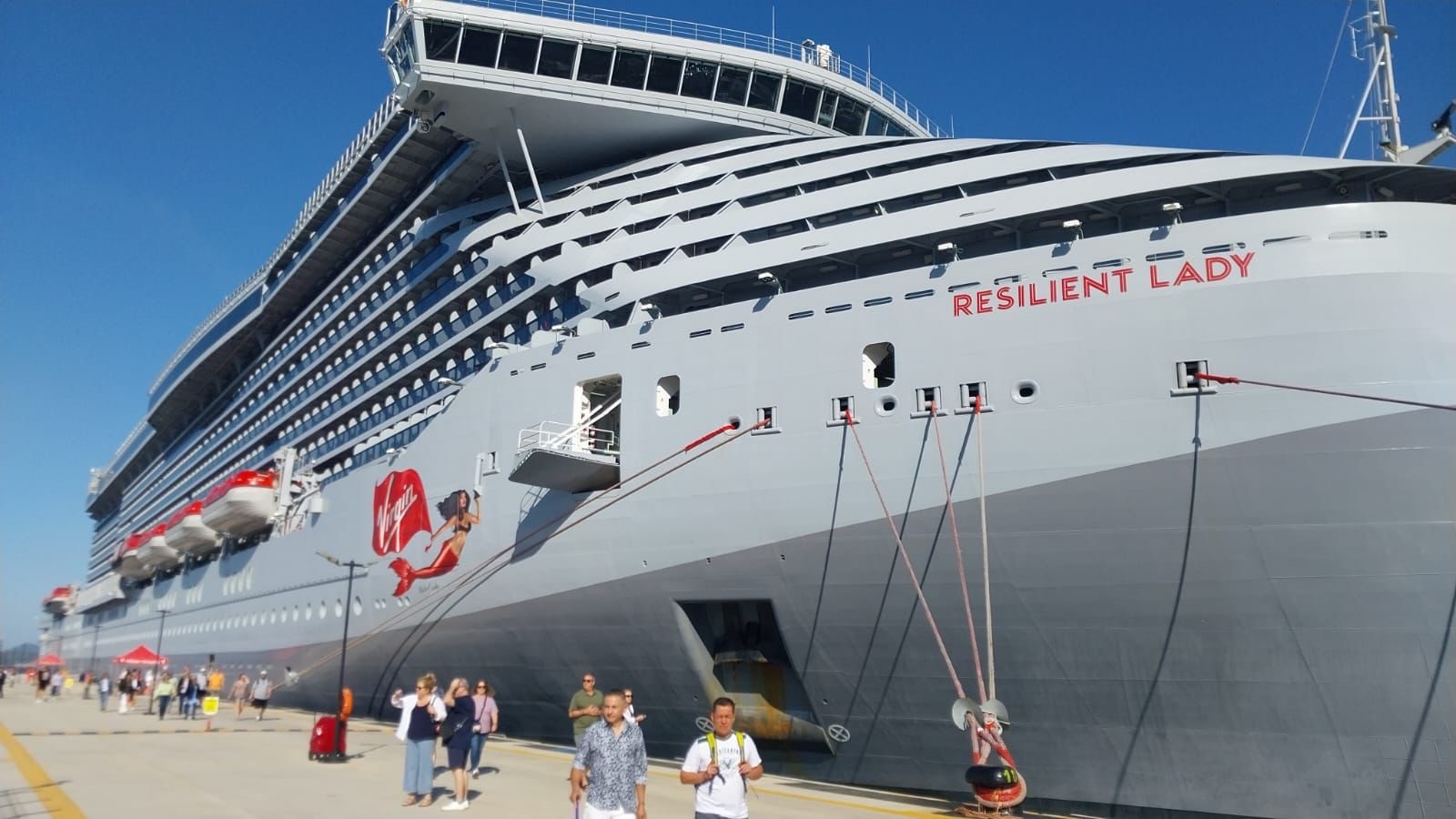 Bahamalar bayraklı kruvaziyer Bodrum'a demir attı