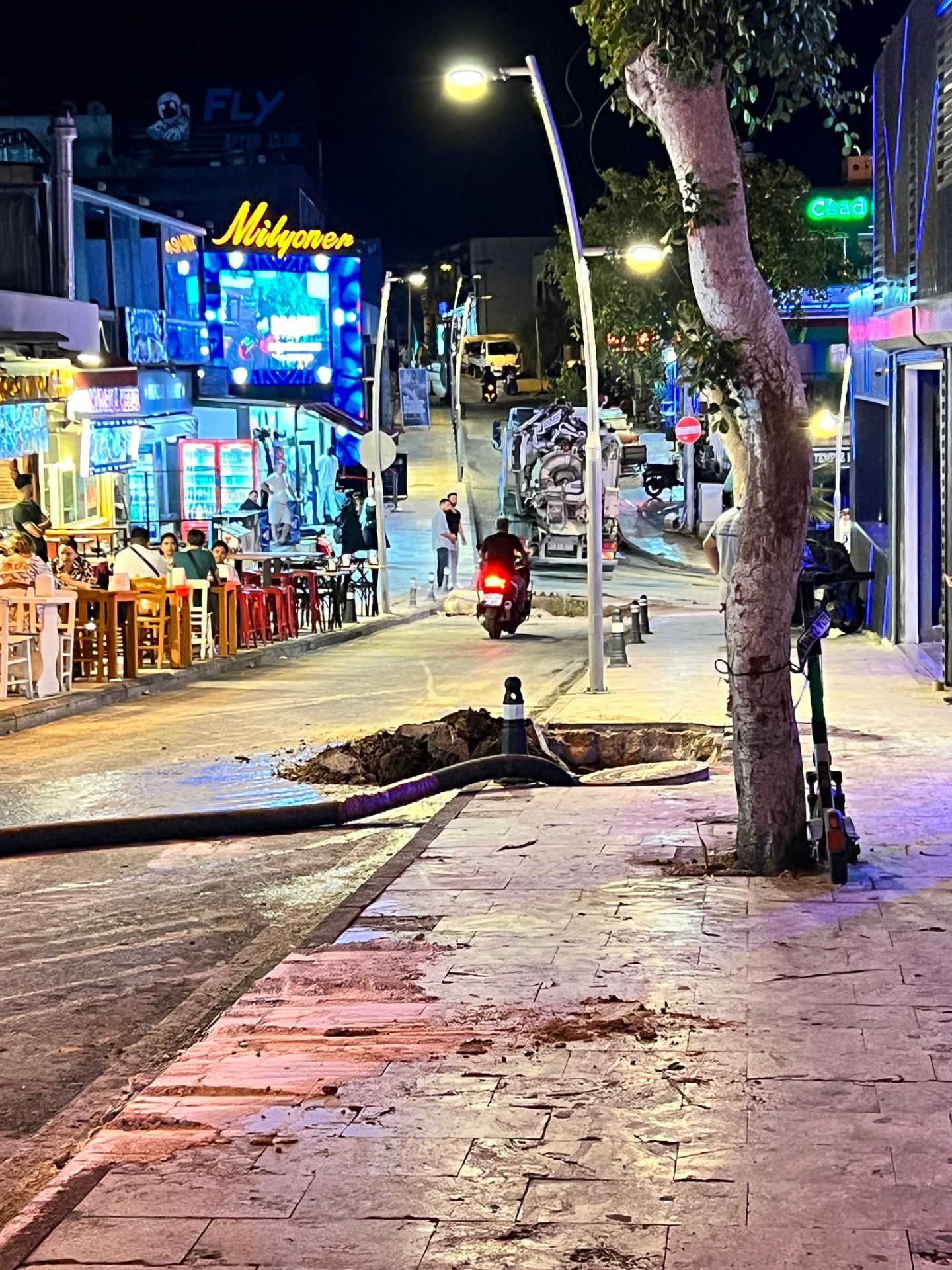 Turistlere hatıralarından silinmeyecek bir Türkiye detayı; Kanalizasyon çalışması