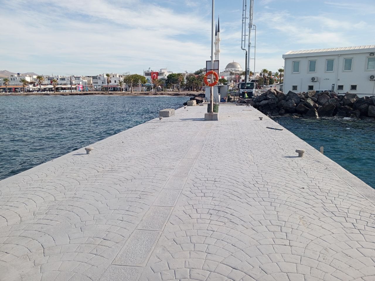 Bodrum’da çevre düzenleme ve yol bakım onarım çalışmaları sürüyor 